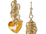 Swarovski & Gold Filled
Gold Filled Earwires
Swarovski Crystal Hearts & beads
Gold plated clusters of hearts drop onto a Swarovski Crystal heart.
Limited Quantities

